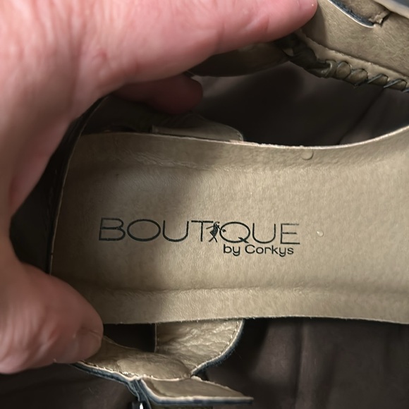 Corkys thong wedges. Brown leather  with front design and silver button - Picture 2 of 7